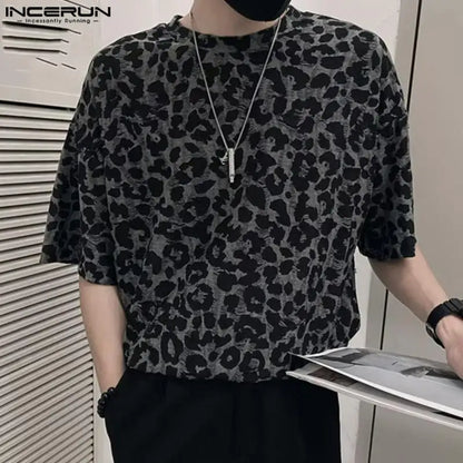 2024 männer T Shirt Leopard Print Oansatz Kurzarm Mode Männer Kleidung Streetwear Lose Sommer Lose Beiläufige Camisetas INCERUN