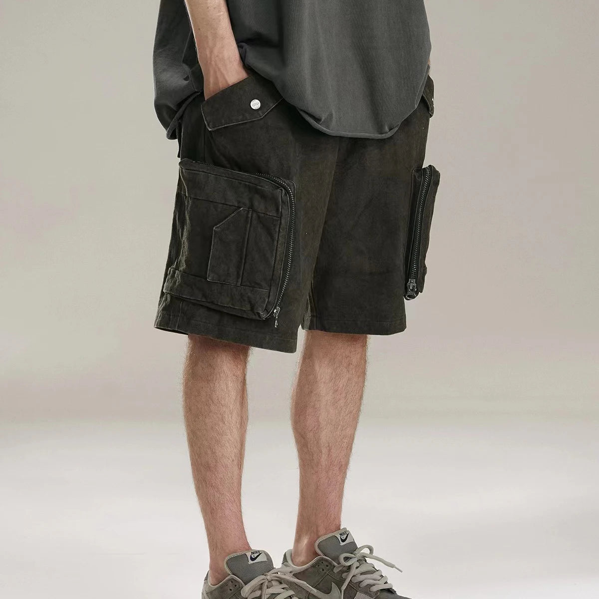 Short cargo ample surdimensionné en toile délavée teintée par nouage pour homme et femme