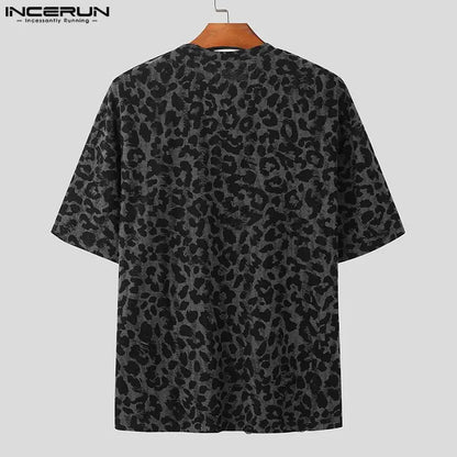 2024 männer T Shirt Leopard Print Oansatz Kurzarm Mode Männer Kleidung Streetwear Lose Sommer Lose Beiläufige Camisetas INCERUN