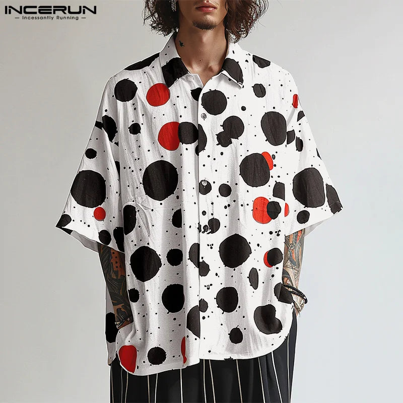 INCERUN Tops 2024 Amerikanischer Stil, Mode, Männer, lose, unregelmäßige Polka Dot-bedruckte Hemden, männliche Persönlichkeit, halbärmelige Bluse, S-5XL